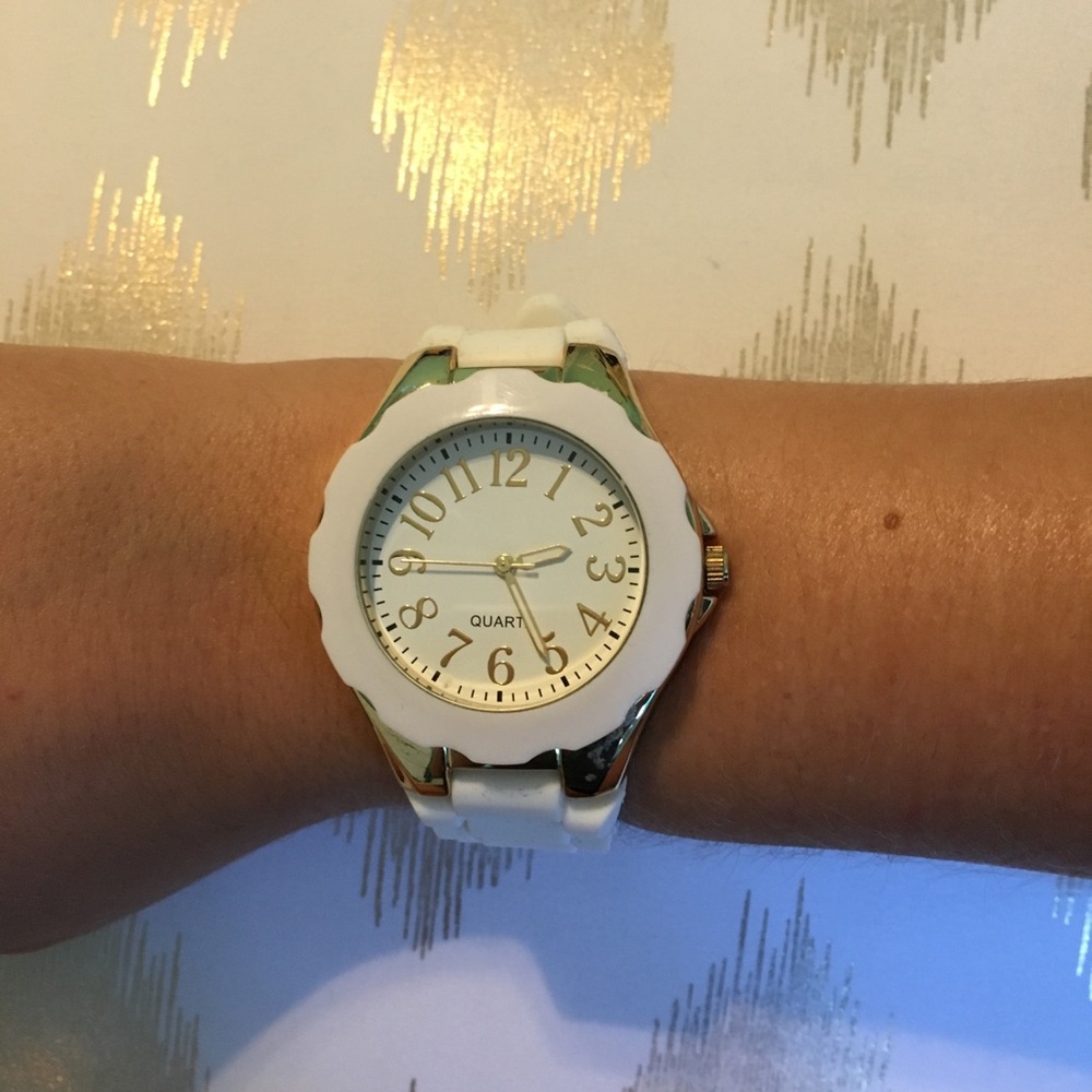 Gold/white watch